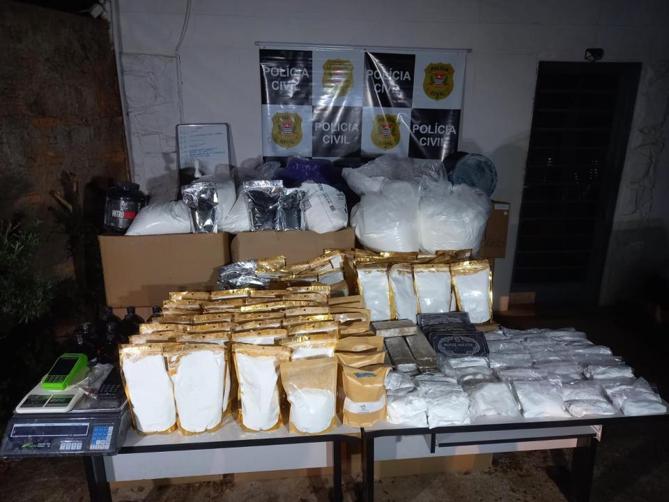 Foto 2 de 3 — Operação prende traficante com grande quantidade de drogas em condomínio de Araraquara